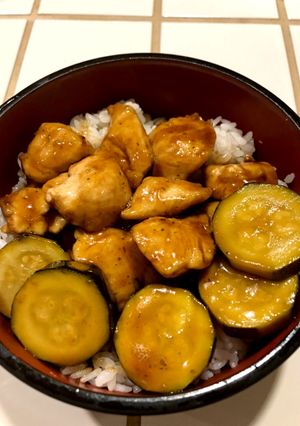 ササミとズッキーニのスタミナ丼-レシピのメイン写真