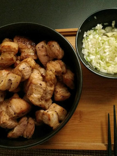 ネギ塩レモンで食べる豚バラブロック-レシピのメイン写真