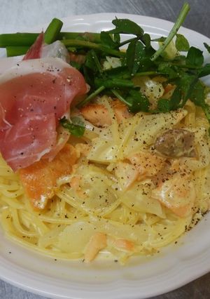 スモークサーモンのカレークリームパスタ-レシピのメイン写真