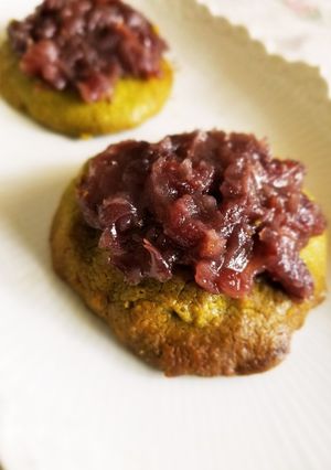 つぶ餡乗せホワイトチョコ入り抹茶クッキー-レシピのメイン写真