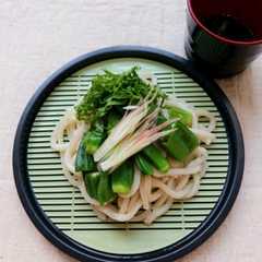 รูปของ オクラ青じそみょうがのさっぱり冷うどん