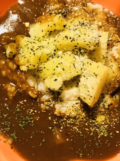 レトルト●バジルポテトサラダのせカレー-レシピのメイン写真