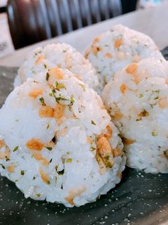 やみつき♡材料4つで悪魔のおにぎり-レシピのメイン写真