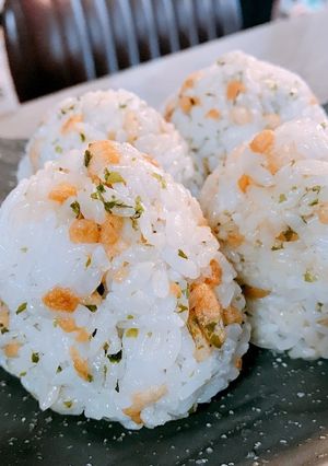 やみつき♡材料4つで悪魔のおにぎり-レシピのメイン写真