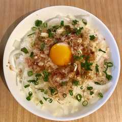 รูปของ 新玉ねぎのたぬきサラダ