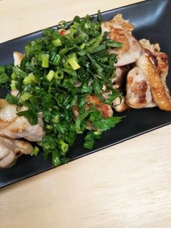 フライパンで簡単 薬味乗せ 焼き鳥風-レシピのメイン写真