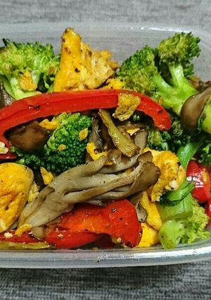 ブロッコリーと玉子と舞茸のホットサラダ-レシピのメイン写真