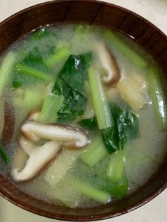 小松菜と椎茸、油揚げのお味噌汁-レシピのメイン写真