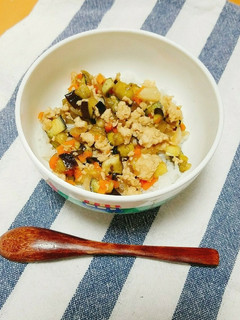 子供の野菜嫌い克服!簡単お野菜そぼろ丼♡-レシピのメイン写真