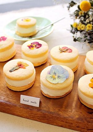 エディブルフラワーのチーズケーキサンド-レシピのメイン写真