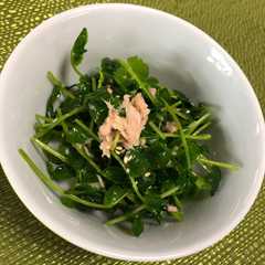 รูปของ ☆ごま油香る豆苗とツナの和え物☆