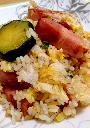 ズッキーニとベーコンの炒飯(時短)-レシピのメイン写真