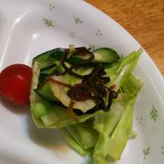 รูปของ キャベツとキュウリの塩昆布あえ