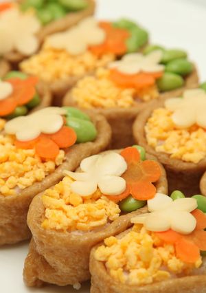 ツナマヨ風味の彩りオープンいなり-レシピのメイン写真