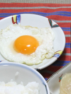 黄身はそのまま目玉焼きごはん-レシピのメイン写真