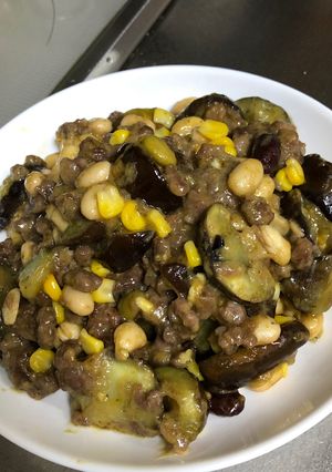 ナスとひき肉とサラダに豆炒めタイカレー味-レシピのメイン写真