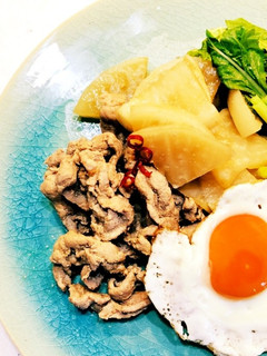 蕪と豚こまの甘辛煮〜目玉焼き乗っけ♬-レシピのメイン写真