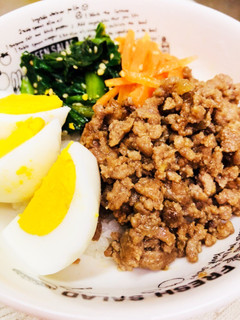 そぼろと2種のナムルの4色丼-レシピのメイン写真