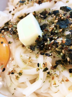 5分でズボラ飯!わさびバター釜玉うどん-レシピのメイン写真