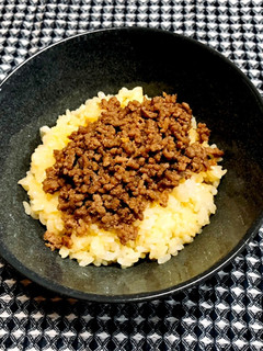 卵がけご飯ni肉そぼろ乗せて-レシピのメイン写真