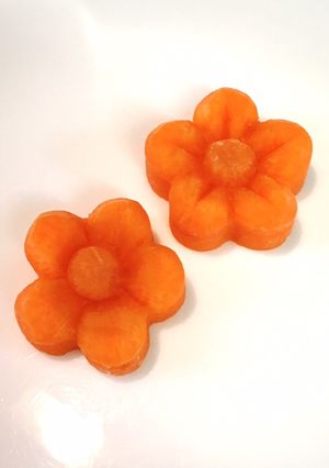 人参の飾り切り カワイイお花-レシピのメイン写真