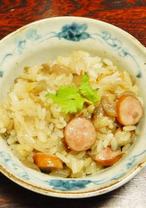 ウィンナー炊き込みご飯・パクチーを添えて-レシピのメイン写真