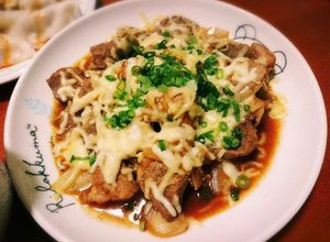 豚モモブロックで☆ピリ辛炒めのチーズ乗せ-レシピのメイン写真