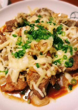 豚モモブロックで☆ピリ辛炒めのチーズ乗せ-レシピのメイン写真