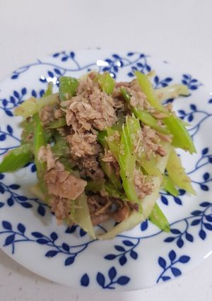 5分で出来る☆セロリとツナの炒め物-レシピのメイン写真