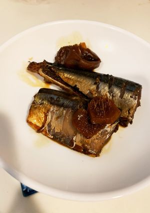 圧力鍋で簡単♪骨まで柔らか秋刀魚の梅干煮-レシピのメイン写真