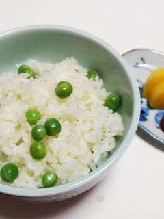 豆の茹で汁で炊くと絶品☆えんどう豆ご飯-レシピのメイン写真