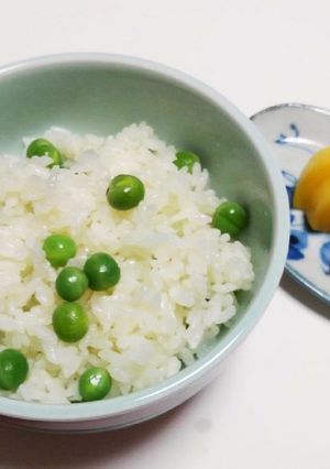 豆の茹で汁で炊くと絶品☆えんどう豆ご飯-レシピのメイン写真