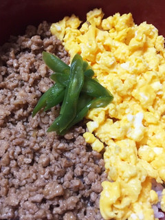 鶏ひき肉と卵で2色そぼろ丼♡-レシピのメイン写真