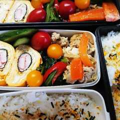 รูปของ 中学生のお弁当(カニかま卵焼き)