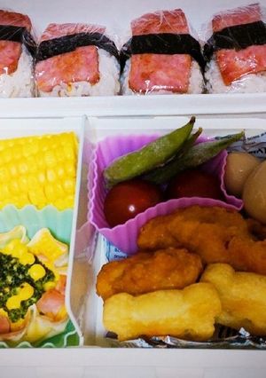 キッシュとスパムおにぎり弁当-レシピのメイン写真