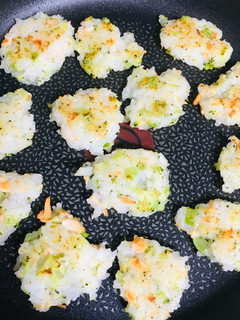 離乳食後期:鮭とブロッコリーのおやき-レシピのメイン写真