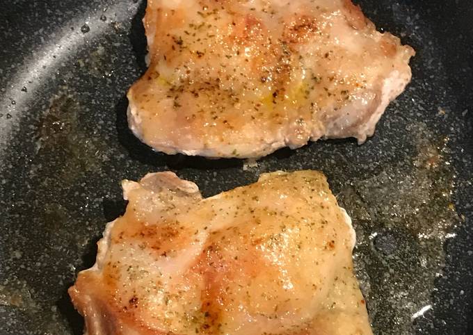 フライパン 鶏モモ ソテー 油 はね