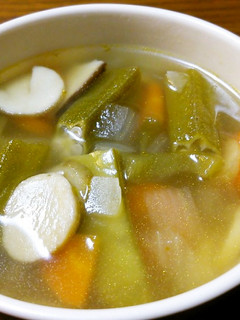 緑色が目につく野菜スープ。-レシピのメイン写真