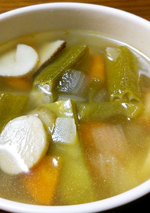 緑色が目につく野菜スープ。-レシピのメイン写真