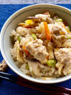 鶏挽き肉団子入り☆炊き込みご飯-レシピのメイン写真