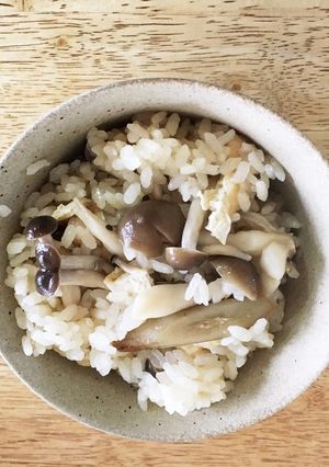 キノコと油あげ の炊き込みご飯-レシピのメイン写真
