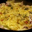 キャンプで作る「ハーブ塩焼きそば」