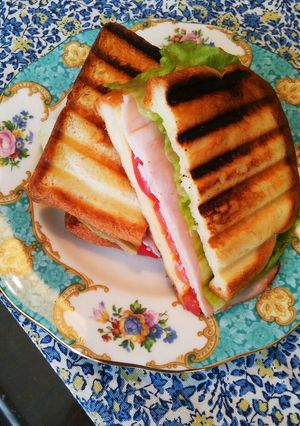 朝食にル・クルーゼでホットサンド-レシピのメイン写真