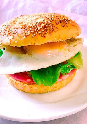 朝ごはんに！目玉焼き挟んだだけサンド-レシピのメイン写真