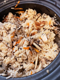 ご飯鍋(土鍋)で鶏ごぼう炊き込みご飯-レシピのメイン写真