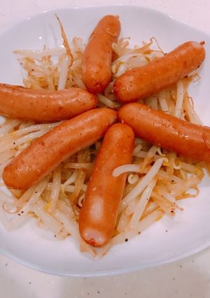 もやしとソーセージの、パリシャキバタ炒め-レシピのメイン写真