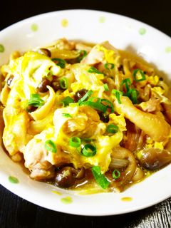 親子丼の味!鶏もも肉しめじ玉ねぎ卵とじ-レシピのメイン写真