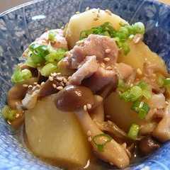 รูปของ 鶏肉とじゃがいもとしめじの味噌煮♪