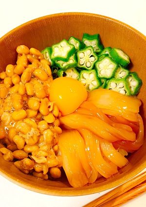 簡単朝ご飯♡オクラ納豆とイカの漬け丼-レシピのメイン写真
