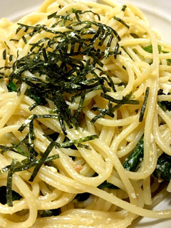 市販サーモンソースでほうれん草入りパスタ-レシピのメイン写真